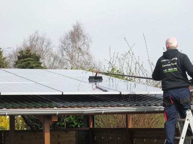 Foto einer Solaranlagenreinigung